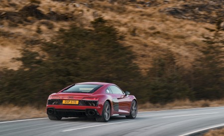 2022 Audi R8 Coupe V10 Performance RWD (UK-Spec) Rear Three-Quarter Wallpapers 450x275 (5)