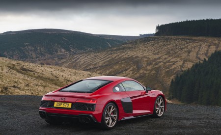 2022 Audi R8 Coupe V10 Performance RWD (UK-Spec) Rear Three-Quarter Wallpapers 450x275 (54)