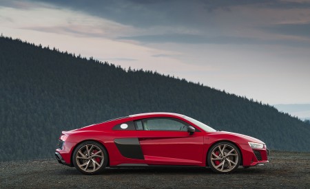 2022 Audi R8 Coupe V10 Performance RWD (UK-Spec) Side Wallpapers 450x275 (50)