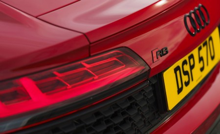 2022 Audi R8 Coupe V10 Performance RWD (UK-Spec) Tail Light Wallpapers 450x275 (78)