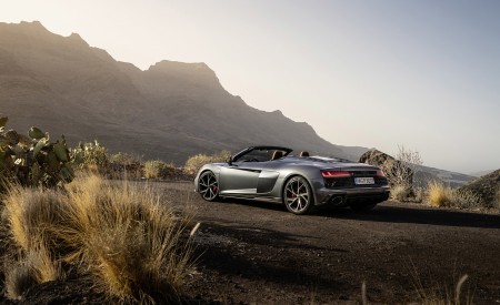 2022 Audi R8 Spyder V10 Performance RWD (Color: Daytona Gray Metallic) Rear Three-Quarter Wallpapers 450x275 (21)
