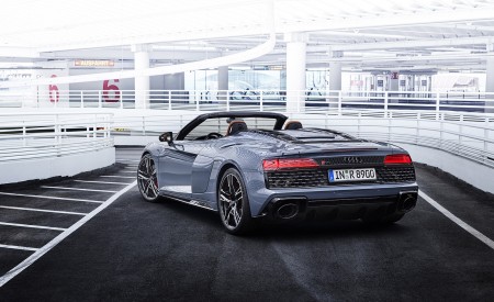 2022 Audi R8 Spyder V10 Performance RWD (Color: Kamero Grey) Rear Three-Quarter Wallpapers 450x275 (4)