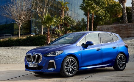 2022 BMW 2 Series 223i Active Tourer Front Three-Quarter Wallpapers 450x275 (64)
