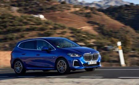 2022 BMW 2 Series 223i Active Tourer Front Three-Quarter Wallpapers 450x275 (17)