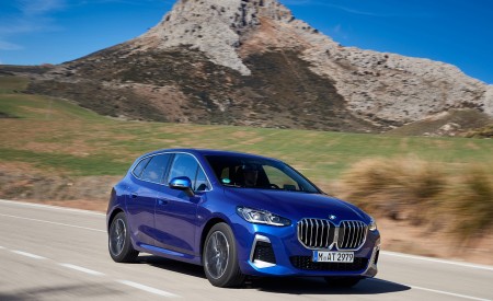2022 BMW 2 Series 223i Active Tourer Front Three-Quarter Wallpapers 450x275 (5)