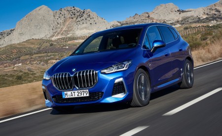 2022 BMW 2 Series 223i Active Tourer Front Three-Quarter Wallpapers 450x275 (9)