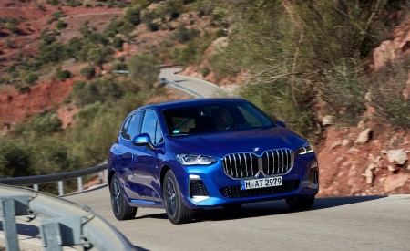 2022 BMW 2 Series 223i Active Tourer Front Three-Quarter Wallpapers 450x275 (33)