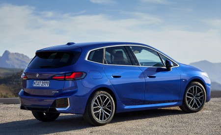 2022 BMW 2 Series 223i Active Tourer Rear Three-Quarter Wallpapers 450x275 (50)