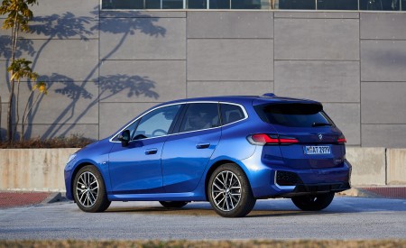 2022 BMW 2 Series 223i Active Tourer Rear Three-Quarter Wallpapers 450x275 (77)