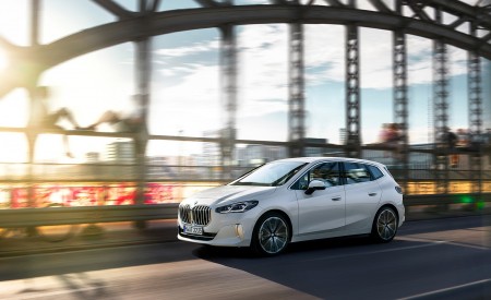 2022 BMW 223i Active Tourer Front Three-Quarter Wallpapers 450x275 (147)