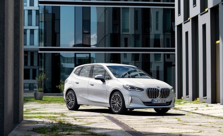 2022 BMW 223i Active Tourer Front Three-Quarter Wallpapers 450x275 (158)