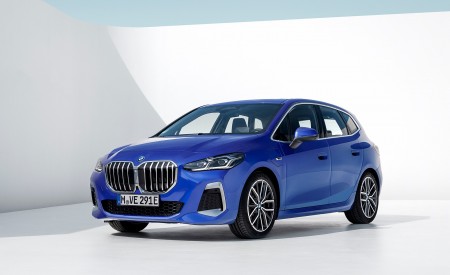 2022 BMW 230e xDrive Active Tourer Front Three-Quarter Wallpapers 450x275 (34)