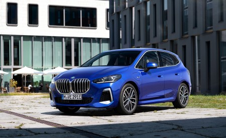 2022 BMW 230e xDrive Active Tourer Front Three-Quarter Wallpapers 450x275 (19)