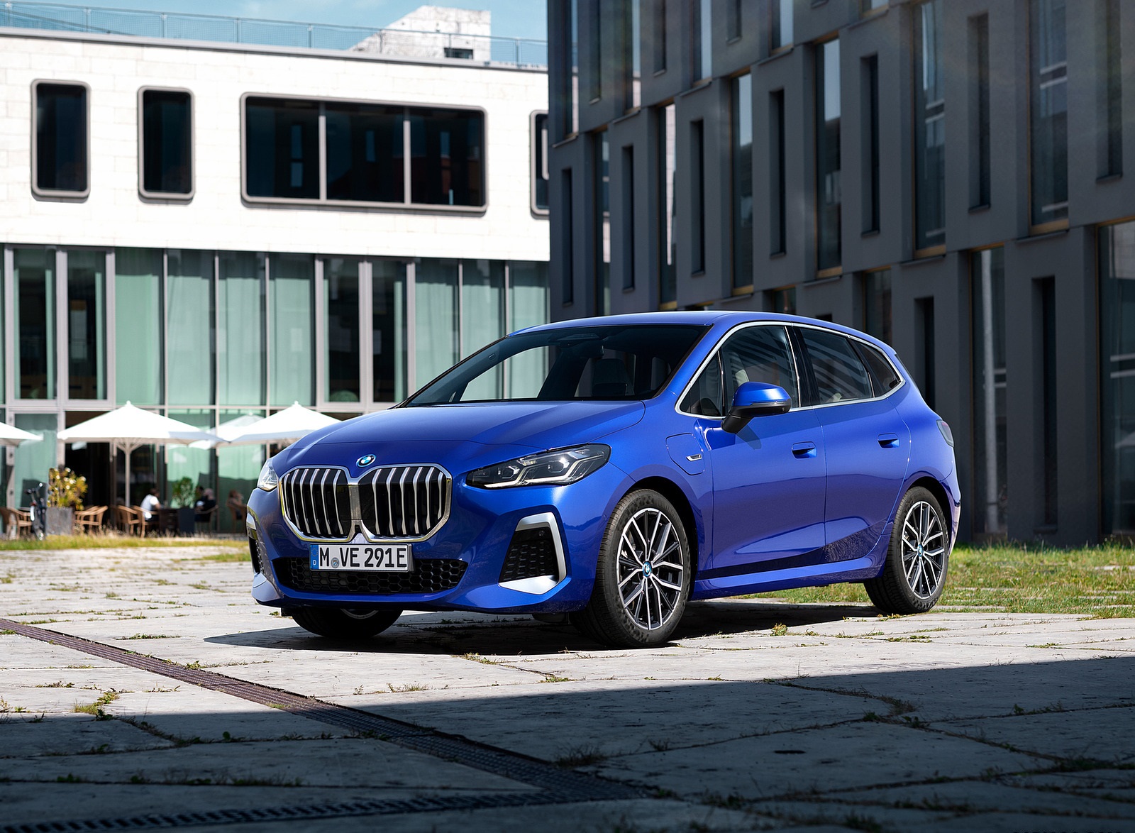 2022 BMW 230e xDrive Active Tourer Front Three-Quarter Wallpapers #19 of 60