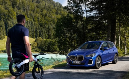 2022 BMW 230e xDrive Active Tourer Front Three-Quarter Wallpapers 450x275 (13)