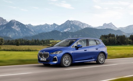 2022 BMW 230e xDrive Active Tourer Front Three-Quarter Wallpapers 450x275 (2)