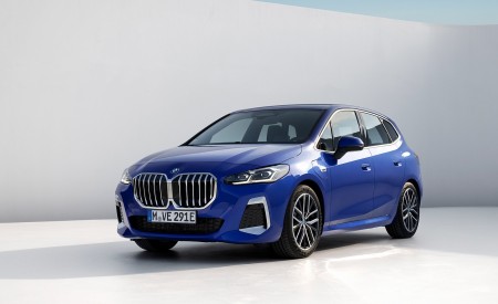 2022 BMW 230e xDrive Active Tourer Front Three-Quarter Wallpapers 450x275 (35)