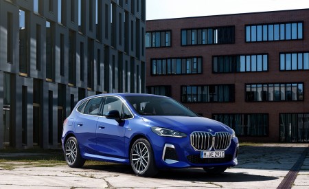 2022 BMW 230e xDrive Active Tourer Front Three-Quarter Wallpapers 450x275 (24)
