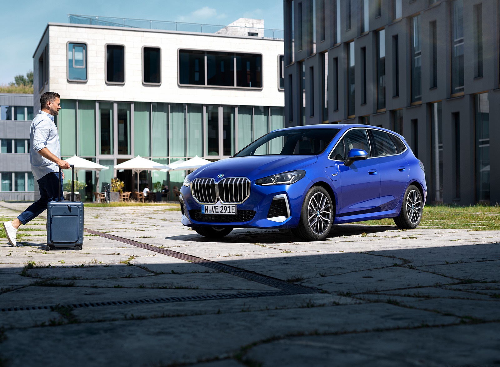 2022 BMW 230e xDrive Active Tourer Front Three-Quarter Wallpapers #20 of 60