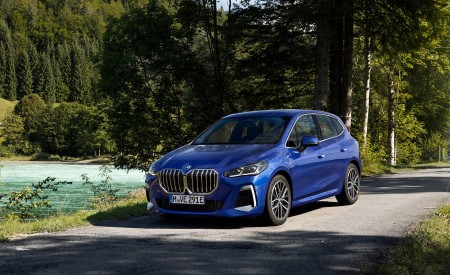 2022 BMW 230e xDrive Active Tourer Front Three-Quarter Wallpapers 450x275 (14)