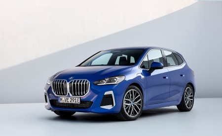 2022 BMW 230e xDrive Active Tourer Front Three-Quarter Wallpapers 450x275 (36)