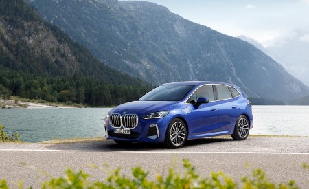 2022 BMW 230e xDrive Active Tourer Front Three-Quarter Wallpapers 450x275 (9)