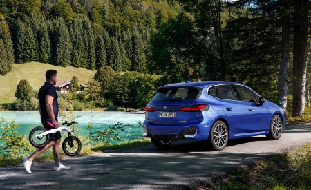2022 BMW 230e xDrive Active Tourer Rear Three-Quarter Wallpapers 450x275 (15)