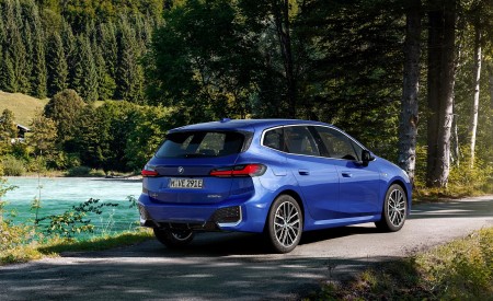 2022 BMW 230e xDrive Active Tourer Rear Three-Quarter Wallpapers 450x275 (16)