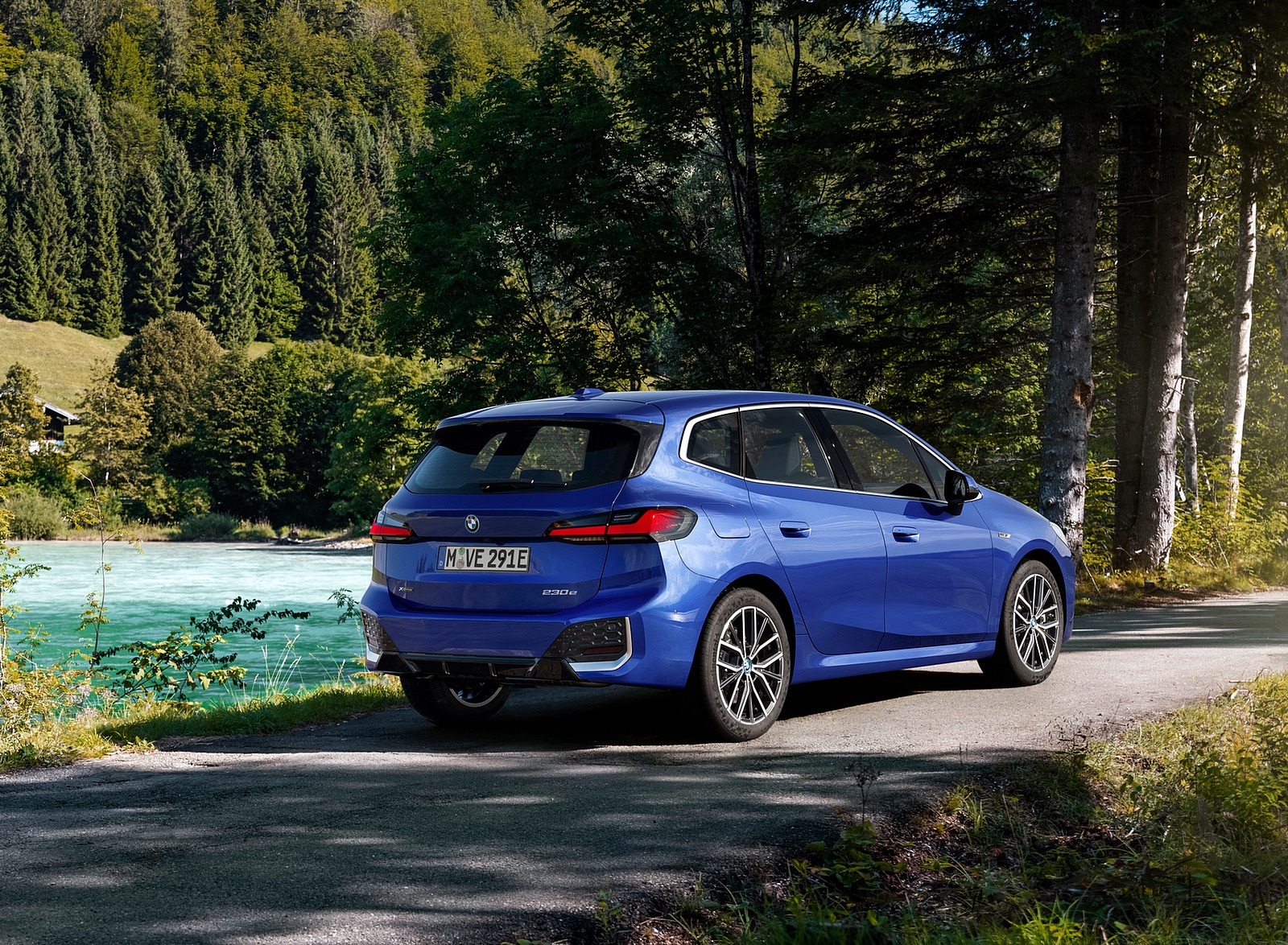 2022 BMW 230e xDrive Active Tourer Rear Three-Quarter Wallpapers #16 of 60