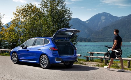 2022 BMW 230e xDrive Active Tourer Rear Three-Quarter Wallpapers 450x275 (17)
