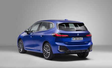 2022 BMW 230e xDrive Active Tourer Rear Three-Quarter Wallpapers 450x275 (42)