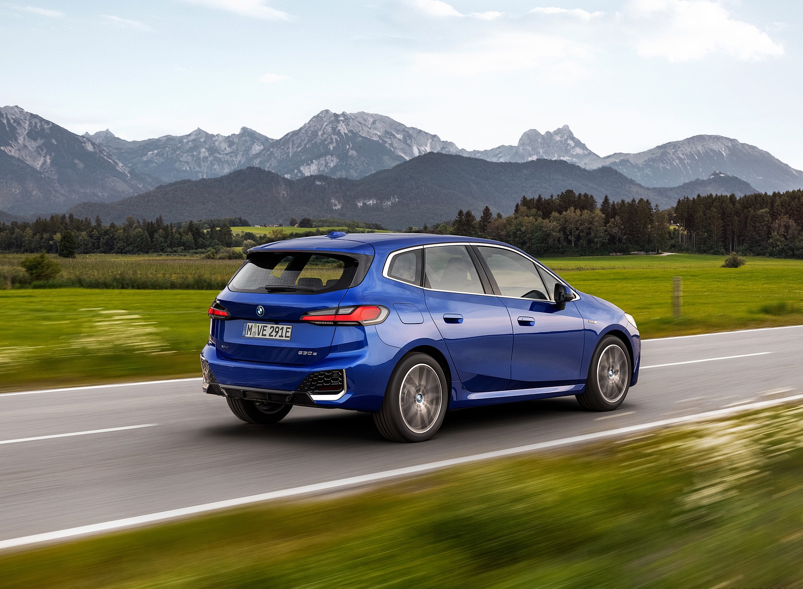 2022 BMW 230e xDrive Active Tourer Rear Three-Quarter Wallpapers #3 of 60