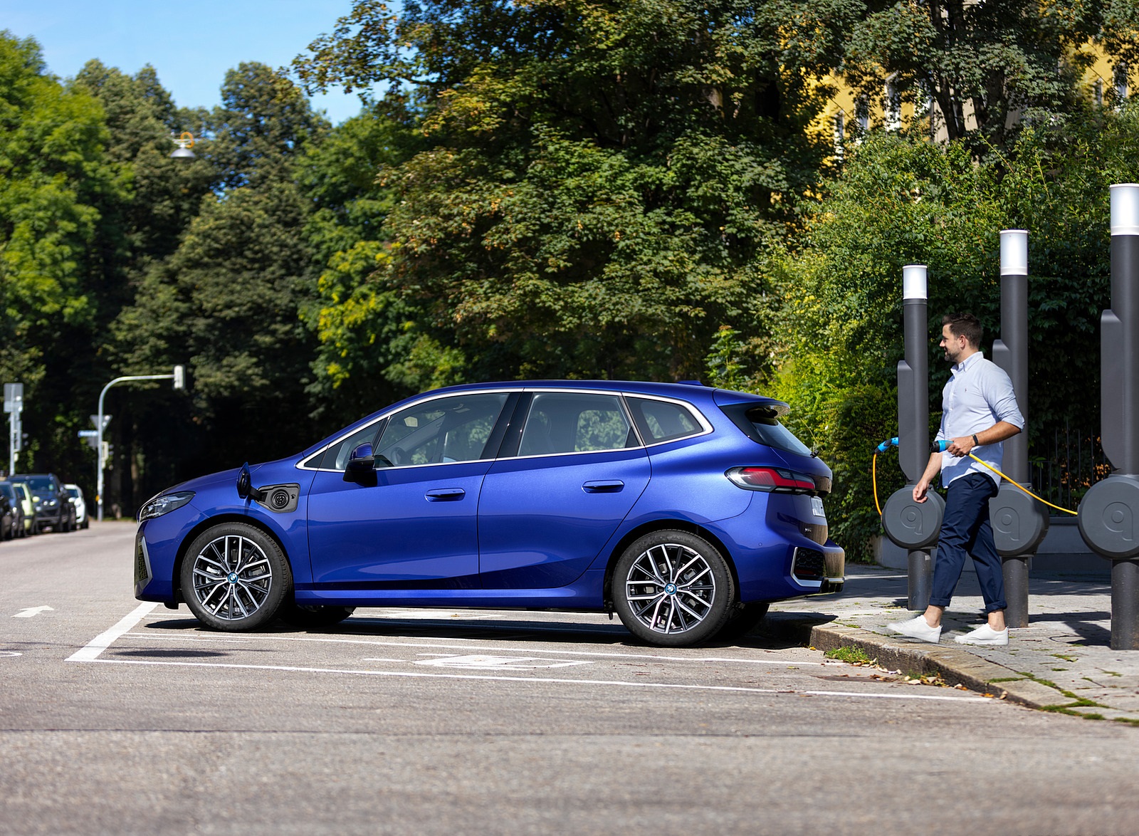 2022 BMW 230e xDrive Active Tourer Side Wallpapers #21 of 60