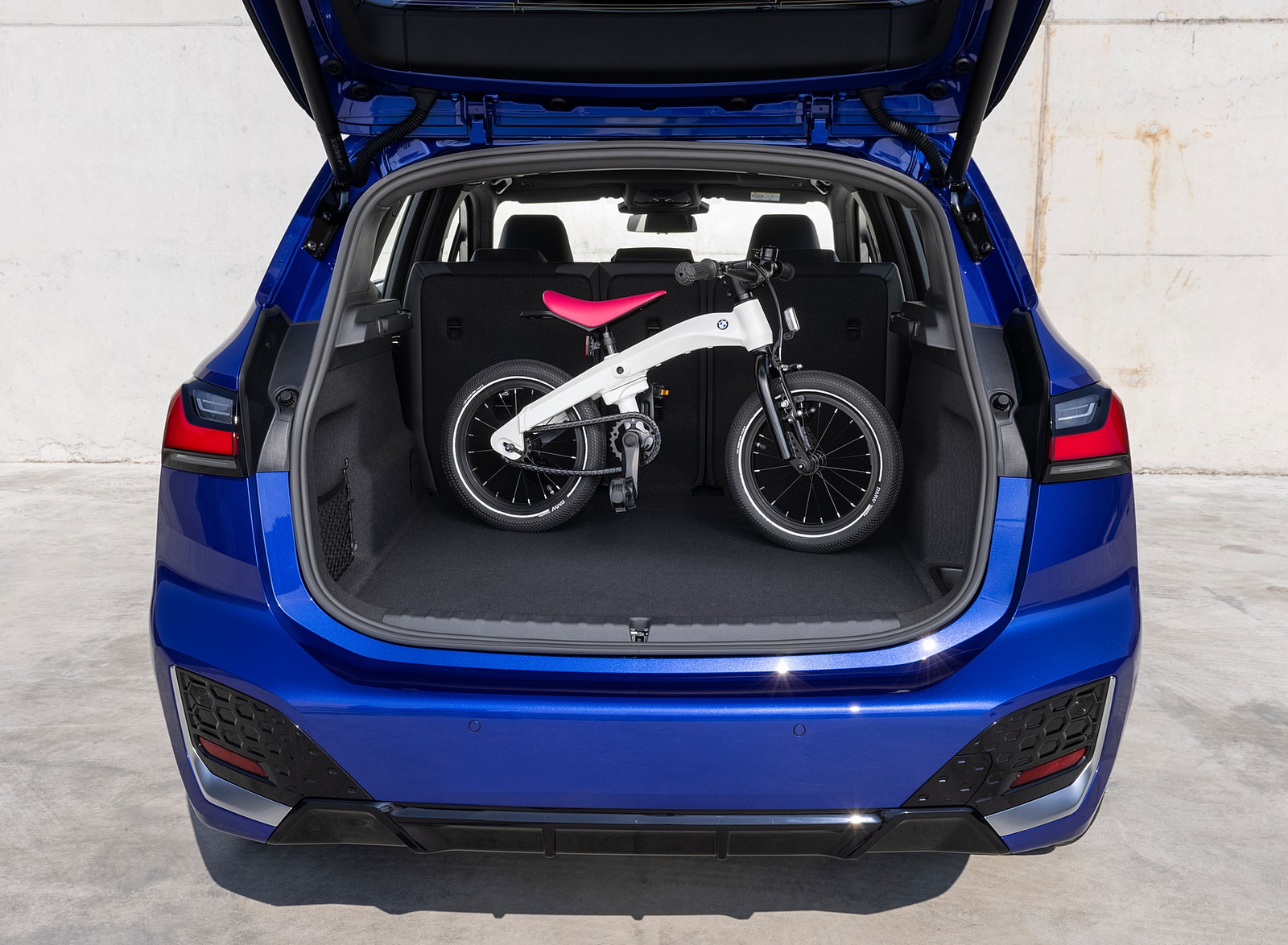 2022 BMW 230e xDrive Active Tourer Trunk Wallpapers  #55 of 60