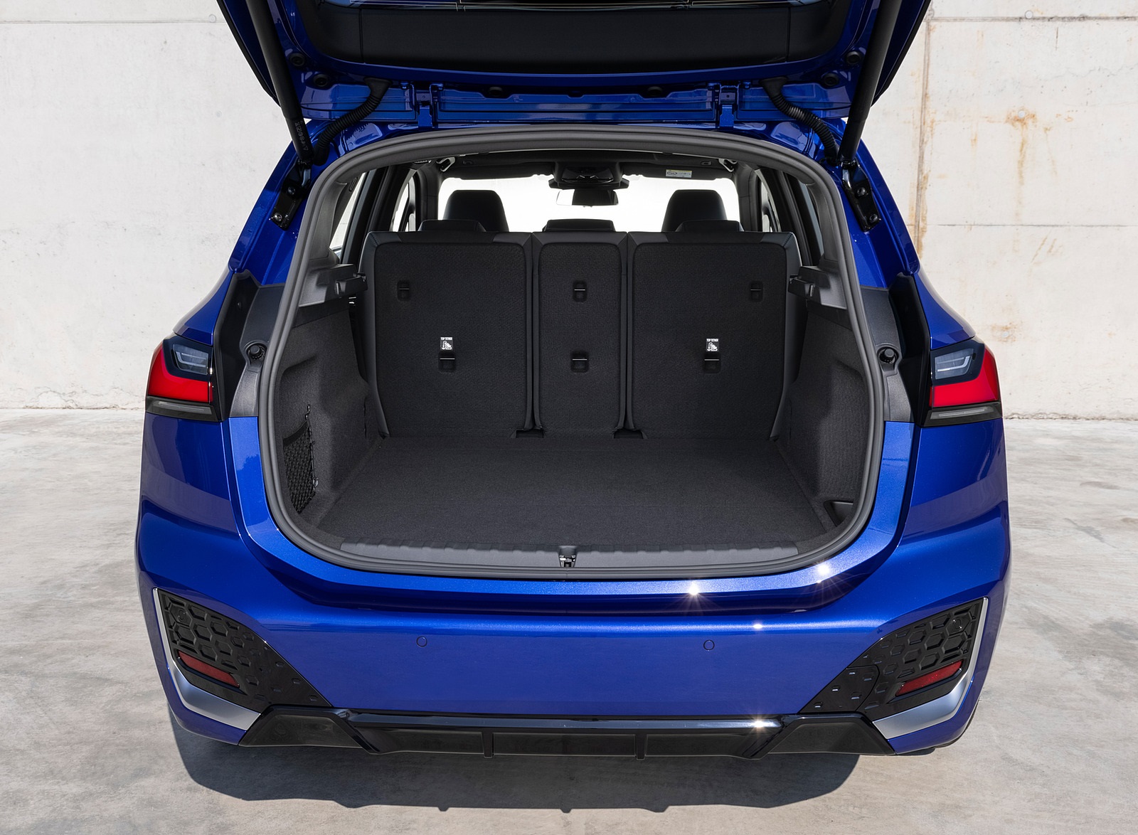2022 BMW 230e xDrive Active Tourer Trunk Wallpapers #56 of 60