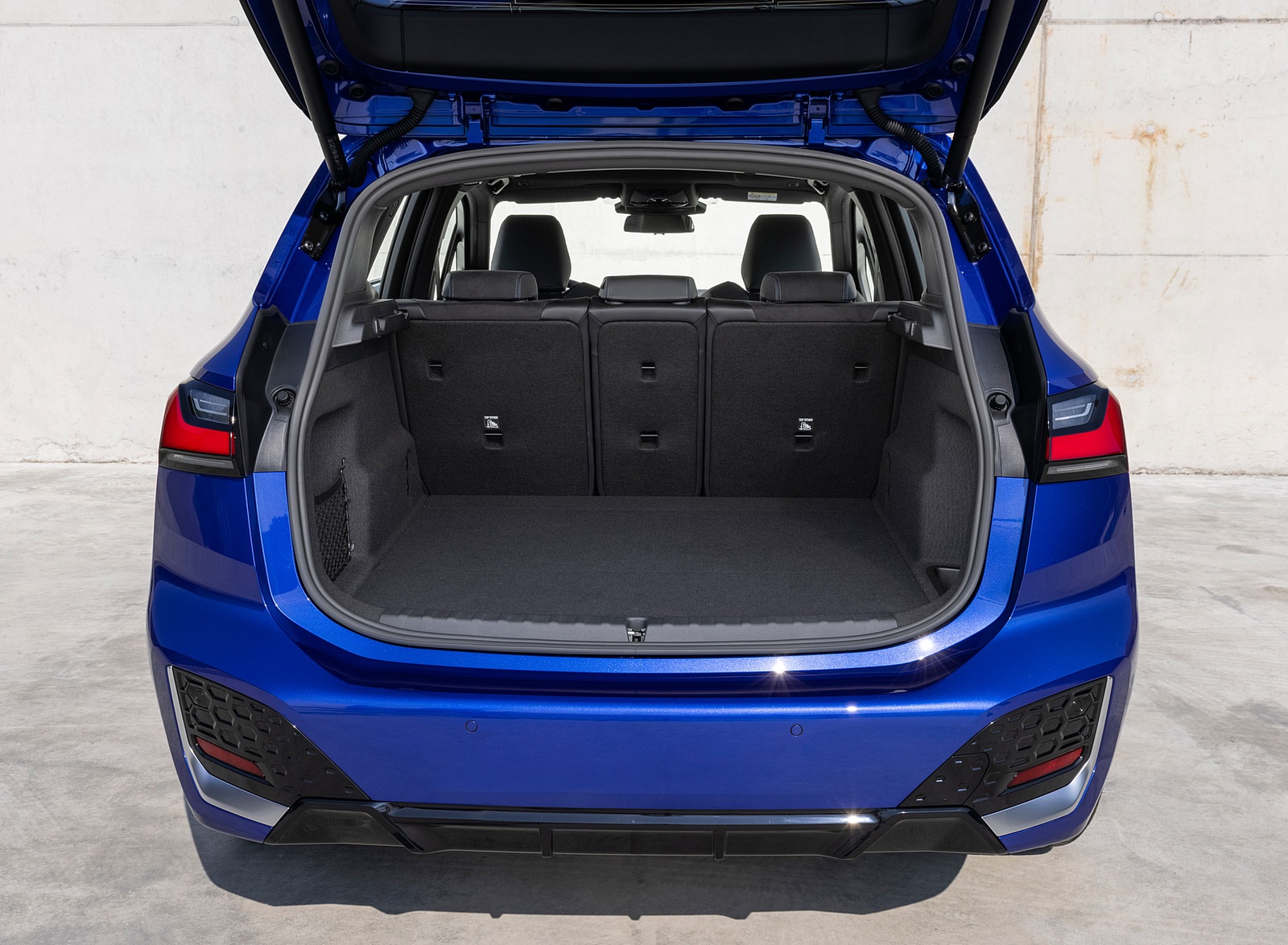 2022 BMW 230e xDrive Active Tourer Trunk Wallpapers #57 of 60