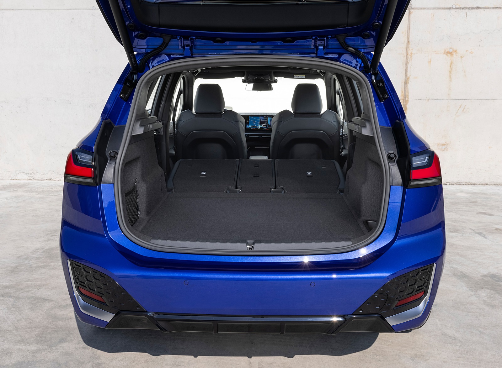 2022 BMW 230e xDrive Active Tourer Trunk Wallpapers #59 of 60