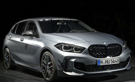 2022 BMW M135i BMW M Perfomance Parts Front Three-Quarter Wallpapers 450x275 (77)