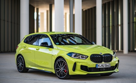 2022 BMW M135i Front Three-Quarter Wallpapers 450x275 (53)