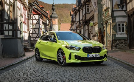 2022 BMW M135i Front Three-Quarter Wallpapers 450x275 (48)