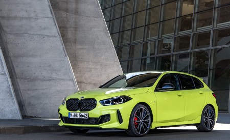 2022 BMW M135i Front Three-Quarter Wallpapers 450x275 (30)