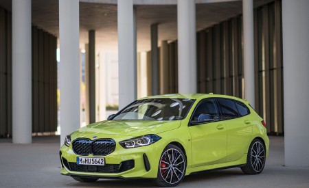 2022 BMW M135i Front Three-Quarter Wallpapers 450x275 (54)