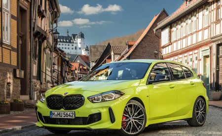 2022 BMW M135i Front Three-Quarter Wallpapers 450x275 (50)