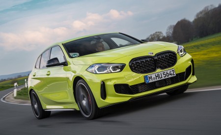 2022 BMW M135i Front Three-Quarter Wallpapers 450x275 (13)