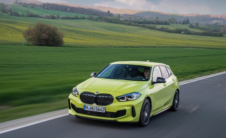 2022 BMW M135i Front Three-Quarter Wallpapers 450x275 (8)