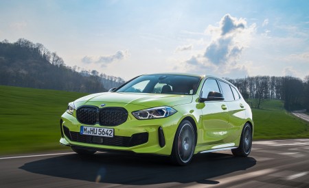 2022 BMW M135i Front Three-Quarter Wallpapers 450x275 (3)