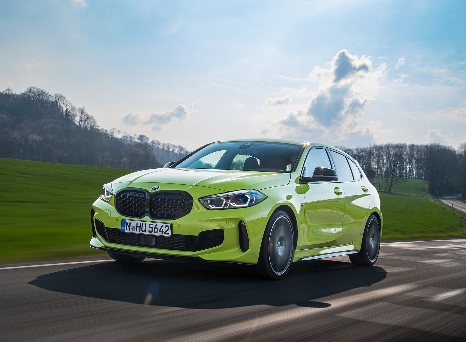2022 BMW M135i xDrive Front Three-Quarter Wallpapers #4 of 95