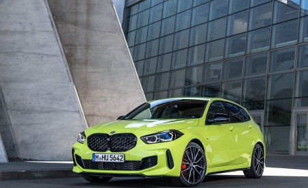 2022 BMW M135i Front Three-Quarter Wallpapers 450x275 (33)