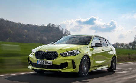 2022 BMW M135i Front Three-Quarter Wallpapers 450x275 (4)