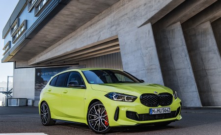 2022 BMW M135i Front Three-Quarter Wallpapers 450x275 (35)
